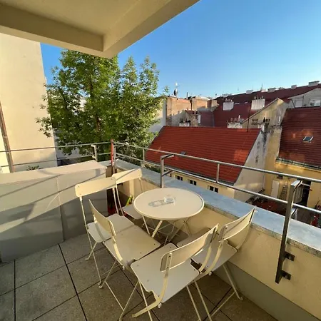 The Dante - Family With Free Parking Praga