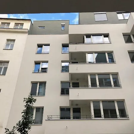 The Dante - Family With Free Parking Prag