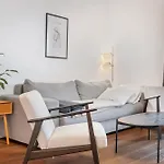 The Dante - Family With Free Parking Apartment *