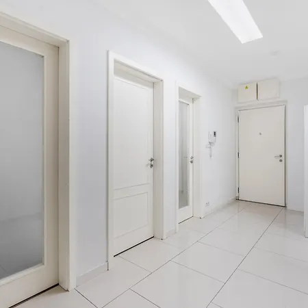 The Dante - Family With Free Parking شقة